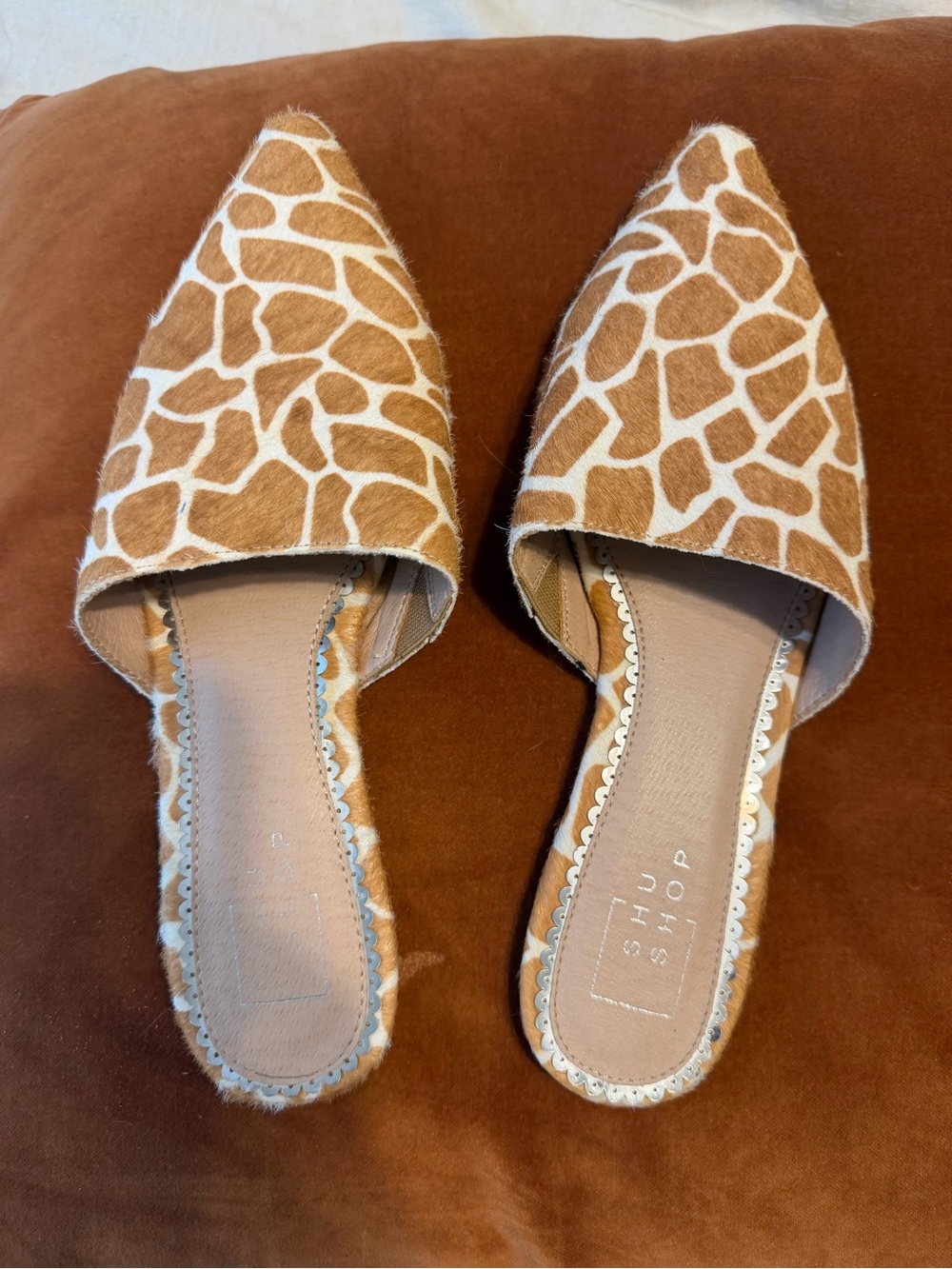 ShuShop Tan and White Giraffe-Print Pointed Mules